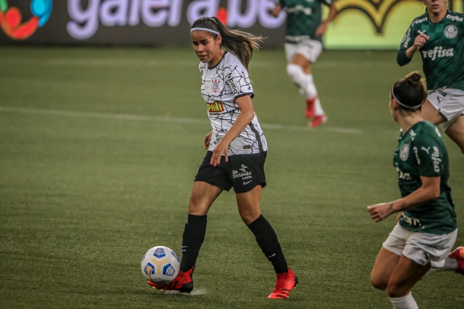 Vict�ria durante partida entre Corinthians e Palmeiras, pelo Brasileir�o Feminino