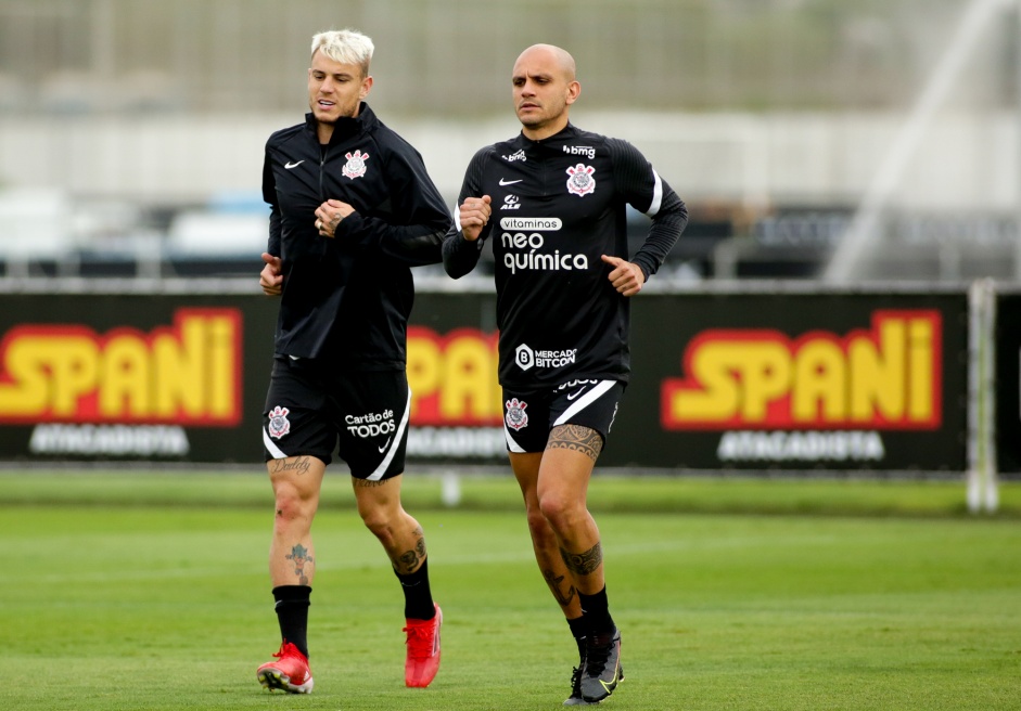 Fábio Santos rasga elogios a Róger Guedes e enaltece dupla com Yuri: “Surpresa nenhuma”