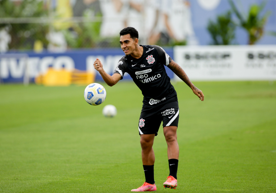 Após bom desempenho nos treinos, Du Queiroz almeja vaga no time titular do Corinthians