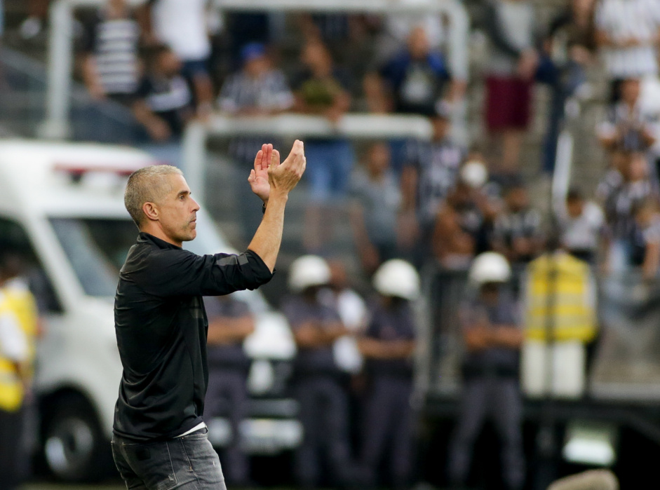 Sylvinho elogiou o desempenho do Corinthians contra o Athletico-PR