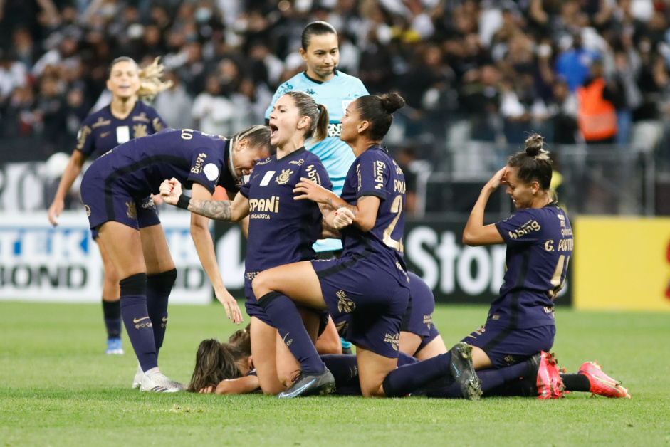 Meninas do Corinthians encerram 2021 como ano mais goleador da história do futebol feminino