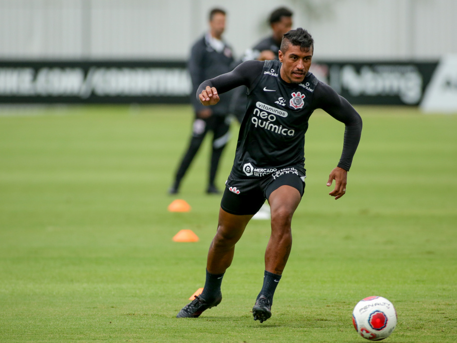 Volante Paulinho é o primeiro reforço do Corinthians para 2022