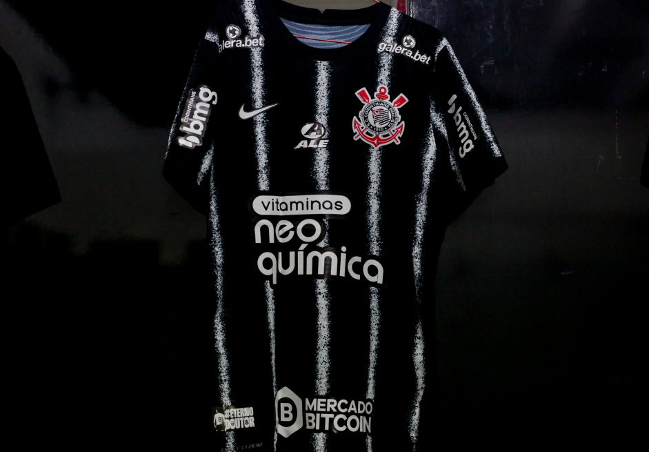 Camiseta do Corinthians no vestiário do Estádio Santa Cruz