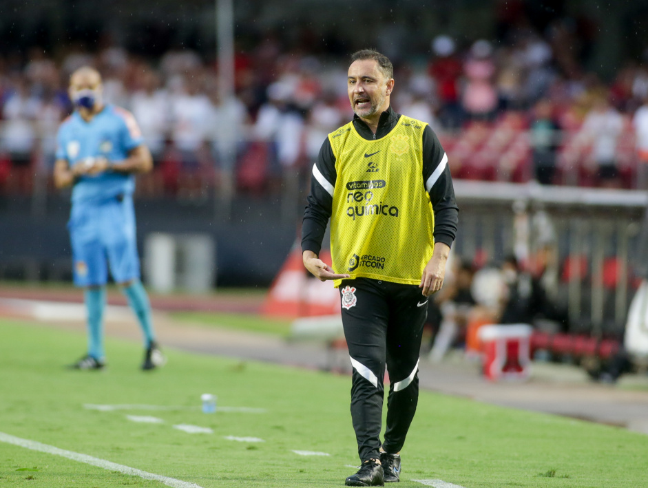 Após chapéu no Timão, Luís Castro e Vítor Pereira farão um duelo de gajos