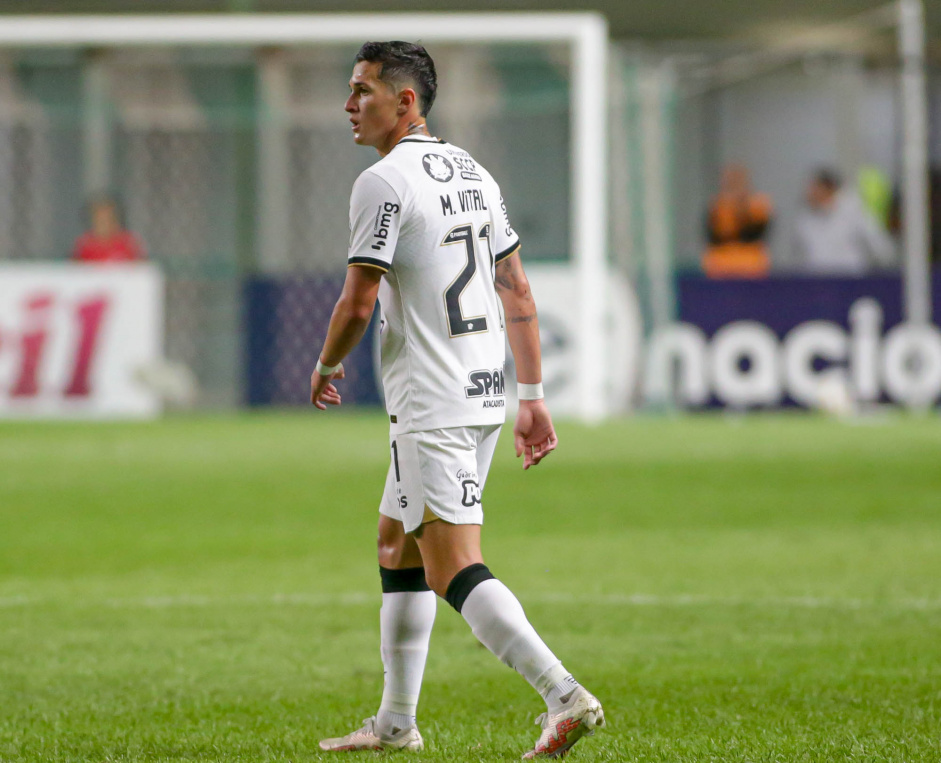 Com Vítor Pereira, Mateus Vital aumenta leque de posições no Corinthians