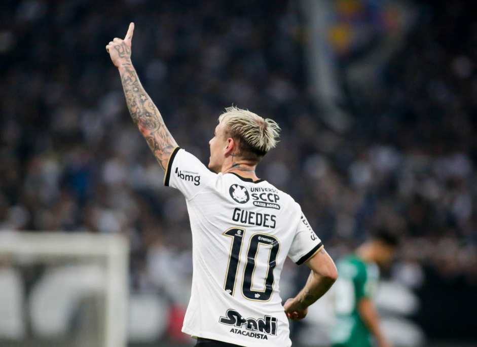 Róger Guedes agradecendo a Deus depois de ter marcado o segundo gol alvinegro Róger Guedes agradecendo a Deus depois de ter marcado o segundo gol alvinegro