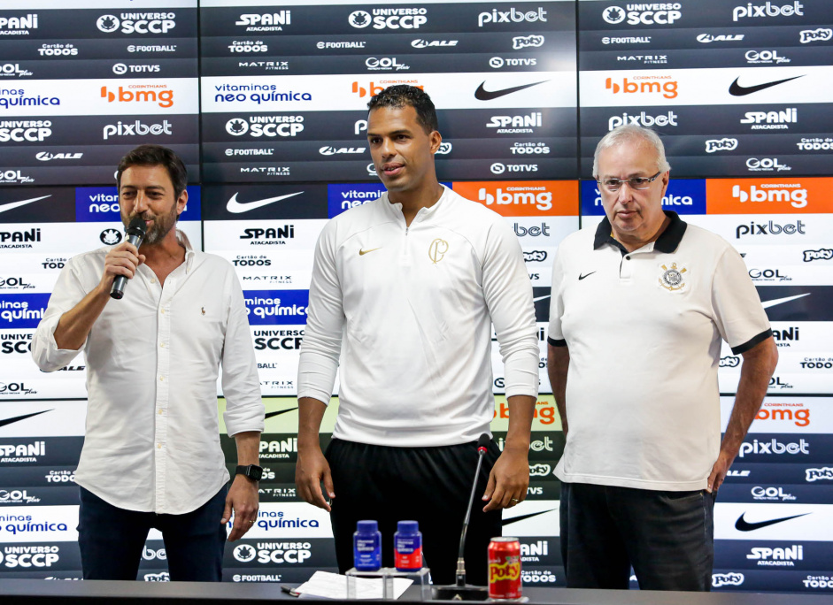 Bancado! Presidente do Corinthians diz que Lázaro segue como técnico após eliminação