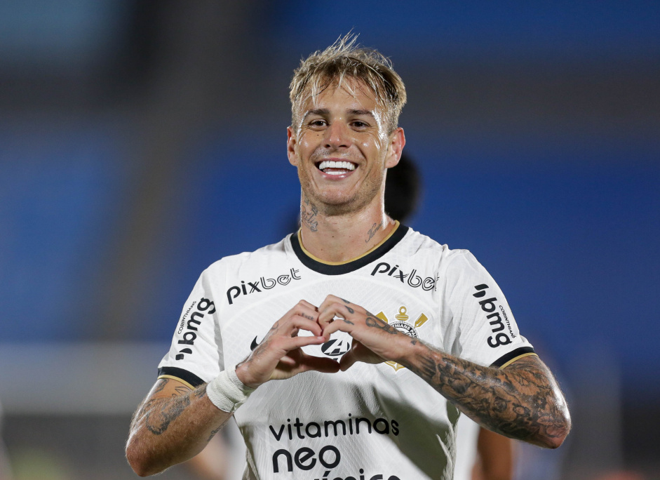 Qual é o time de coração do Róger Guedes?