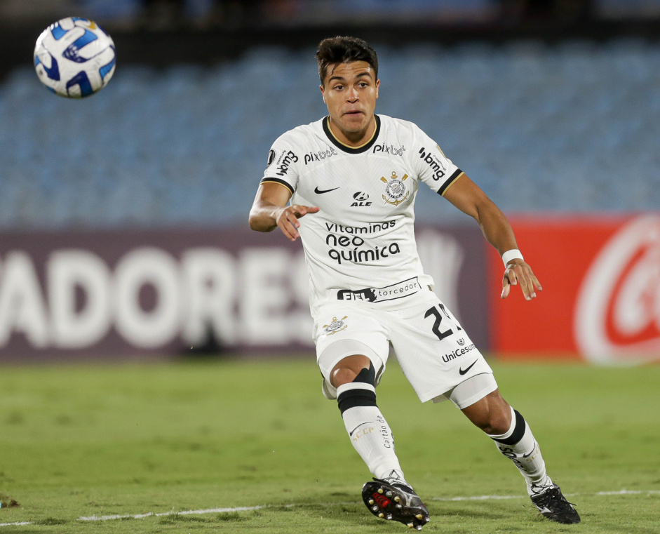 Roni na partida de estreia da Copa Libertadores