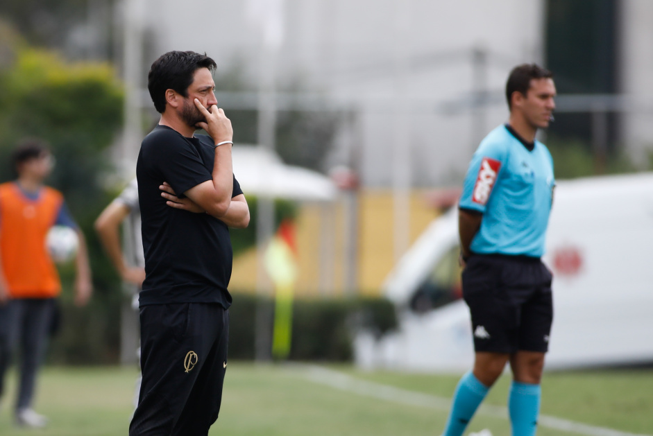Arthur Elias durante partida do Corinthians contra o Atl�tico-MG, pelo Brasileir�o