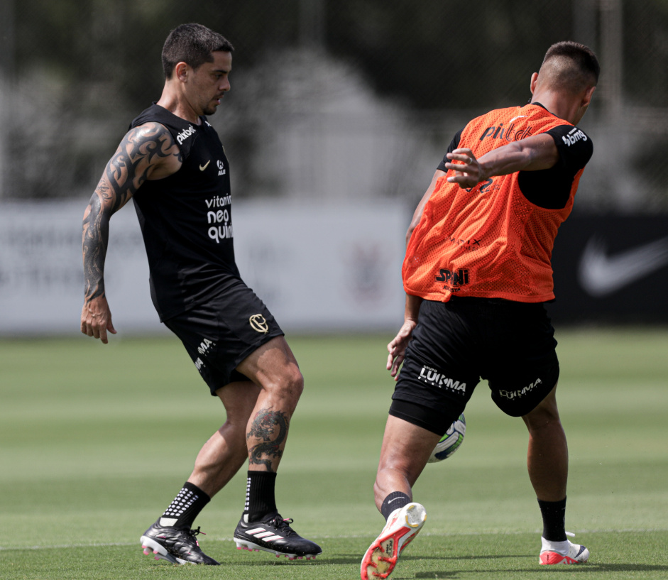 Fagner durante treinamento no CT Joaquim Grava