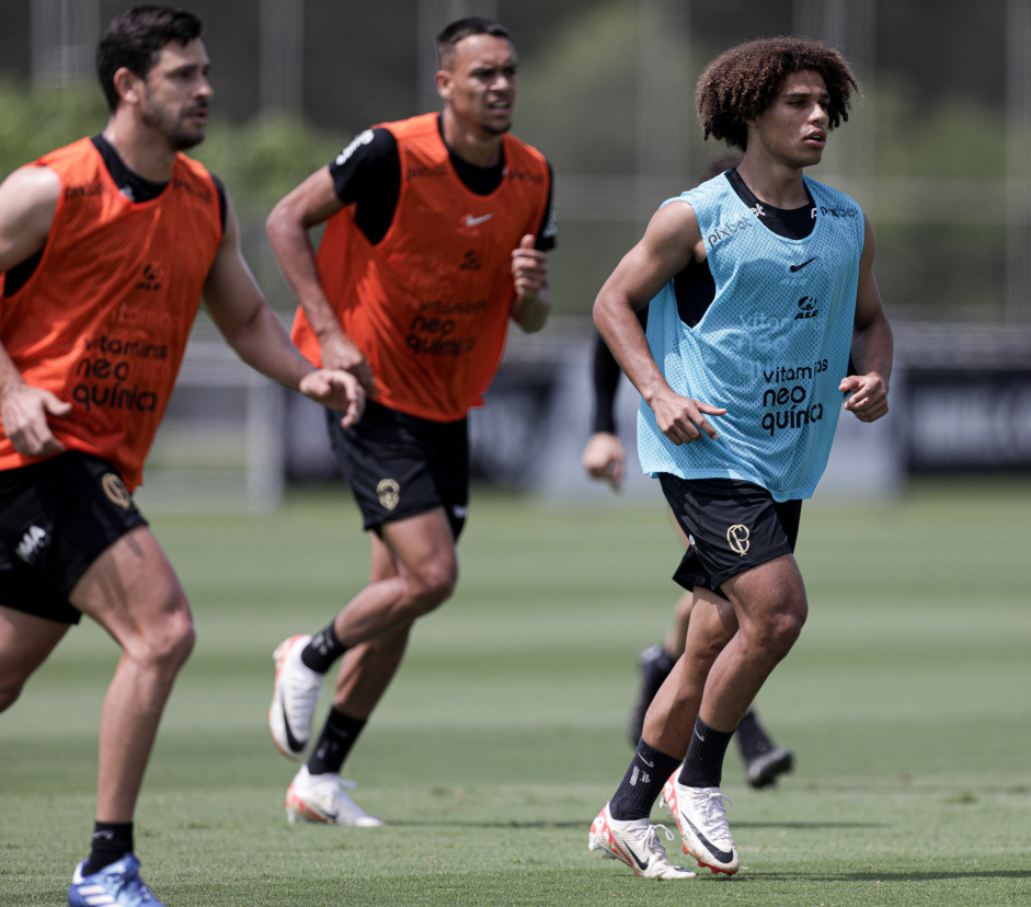 Guilherme Biro, Jo�o Pedro e Giuliano durante treino do Corinthians