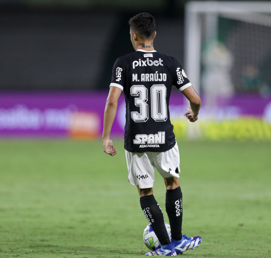 Matheus Ara�jo se preparando para dar passe