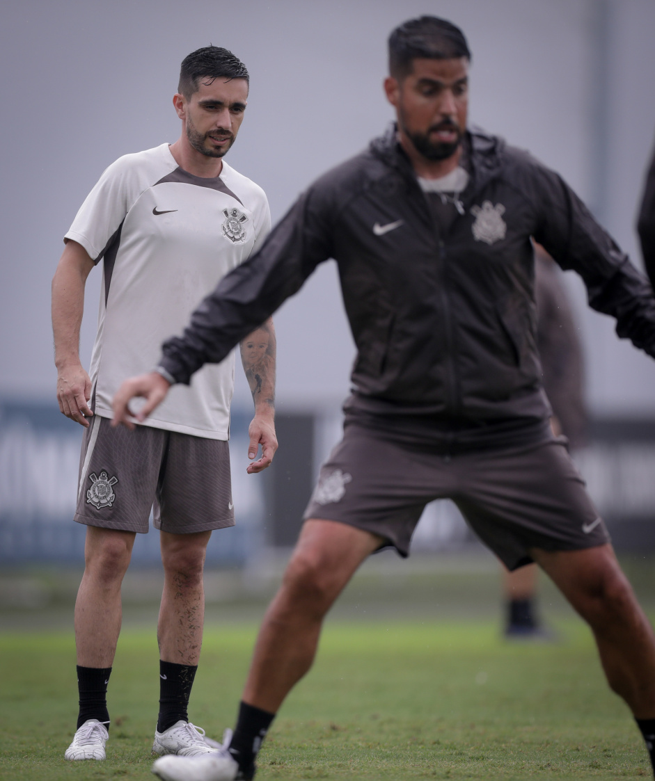 Igor Coronado atento as instru��es de Ant�nio Oliveira