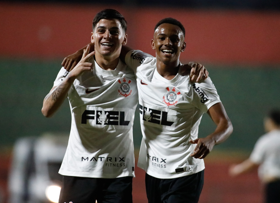 Bruno Xavier e Vitinho comemorando