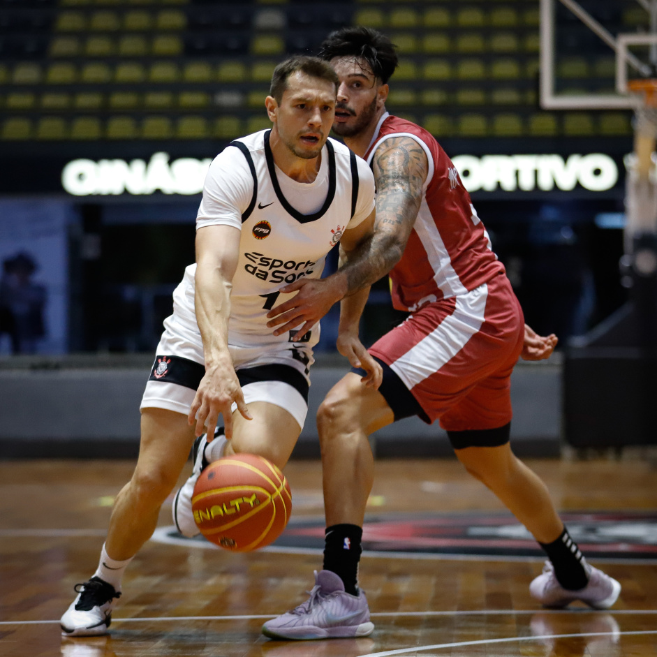 Cau� em disputa com atleta do Osasco