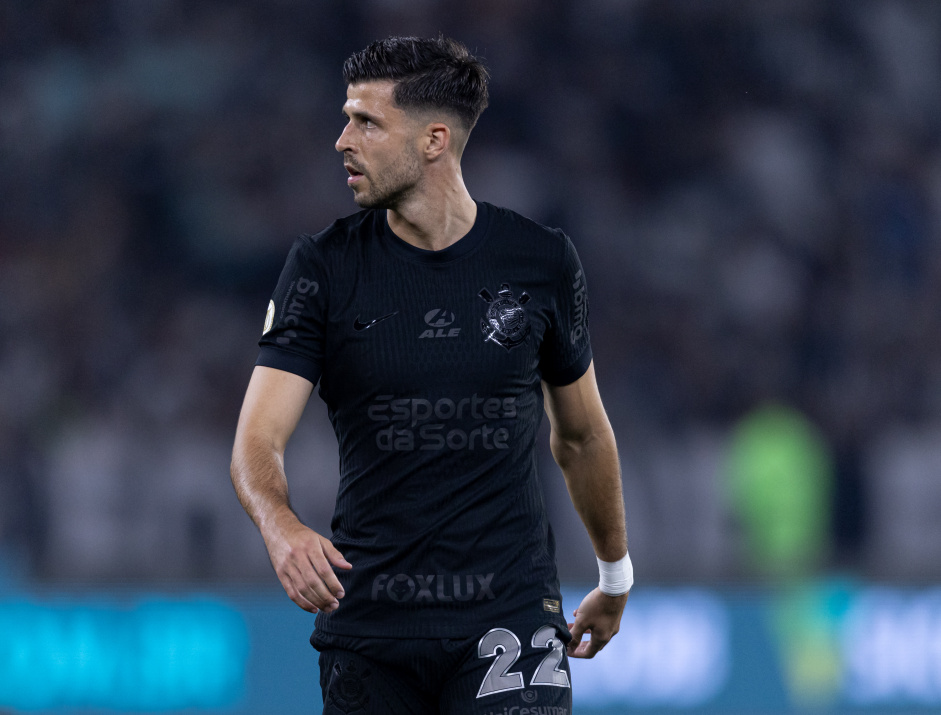 H�ctor Hern�ndez em a��o contra o Botafogo pelo Brasileir�o
