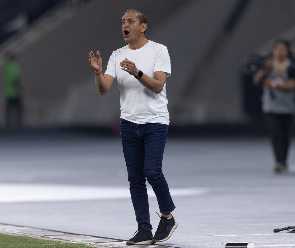 Ram�n D�az em a��o contra o Botafogo pelo Brasileir�o