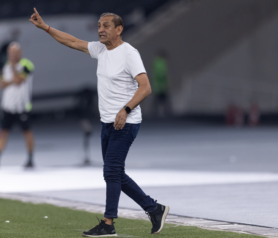 Ram�n D�az em a��o contra o Botafogo pelo Brasileiro