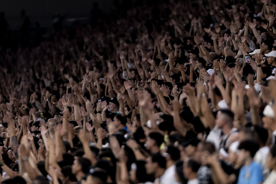 Torcedores cantando na Neo Qu�mica Arena