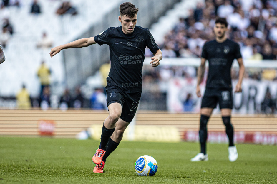 ADEUS DA JOIA? Gigante europeu sonda Breno Bidon, volante do Corinthians