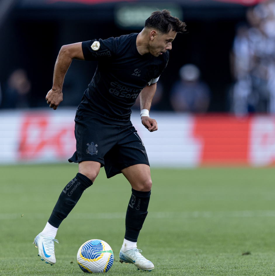 Romero com a posse da bola