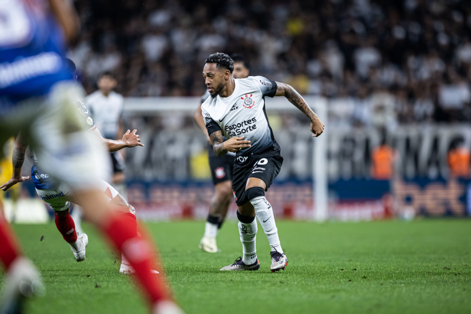 Jos� Mart�nez em a��o durante jogo do Corinthians contra o Bahia