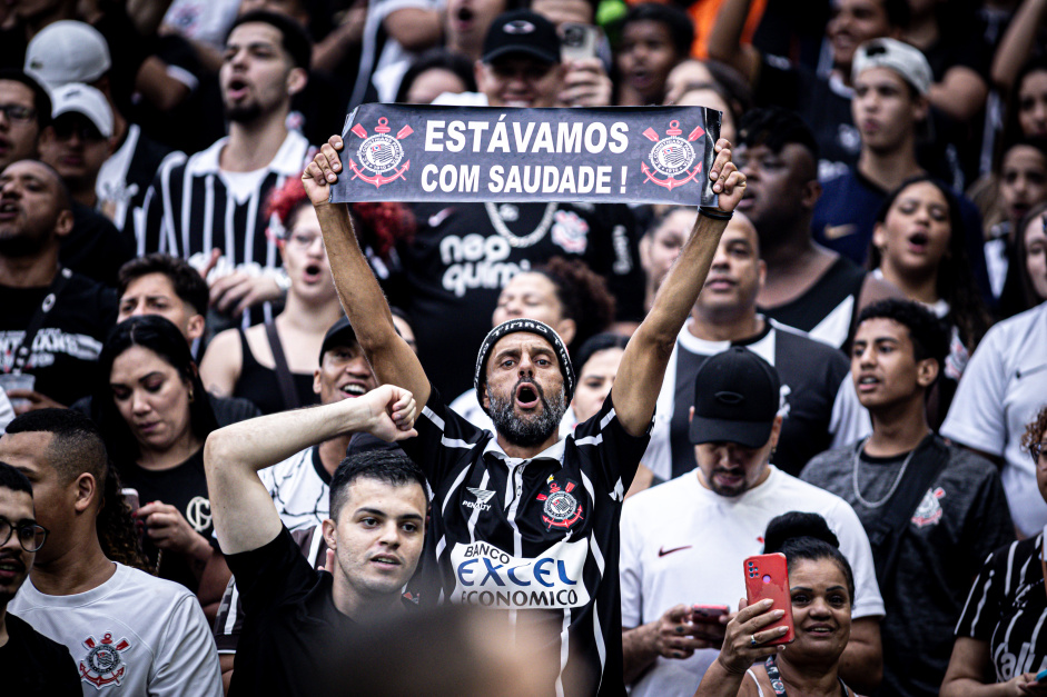 Torcida do Corinthians marca forte presen�a em primeiro jogo na Neo Qu�mica Arena em 2025