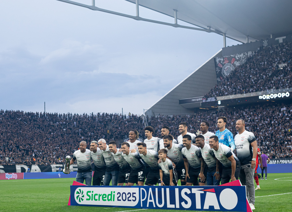 Jogadores do Corinthians antes de confronto v�lido pelo Paulista