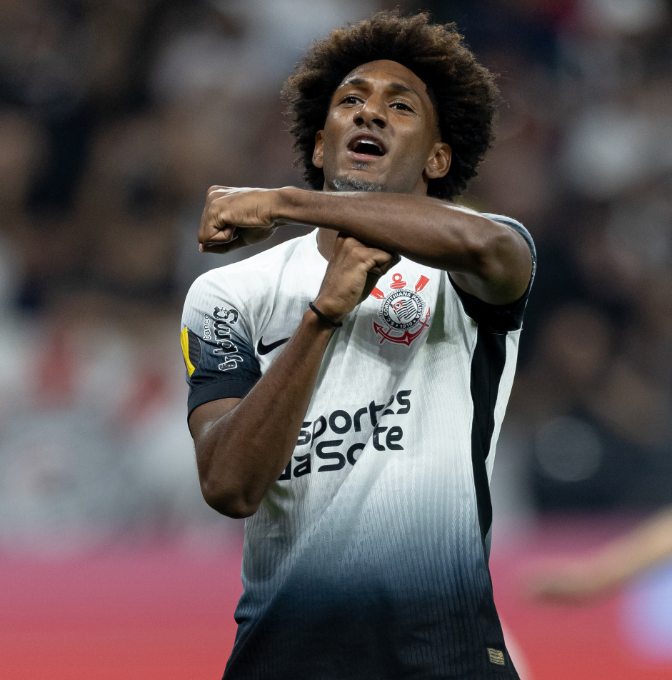 Talles Magno comemorando gol marcado contra o Velo Clube