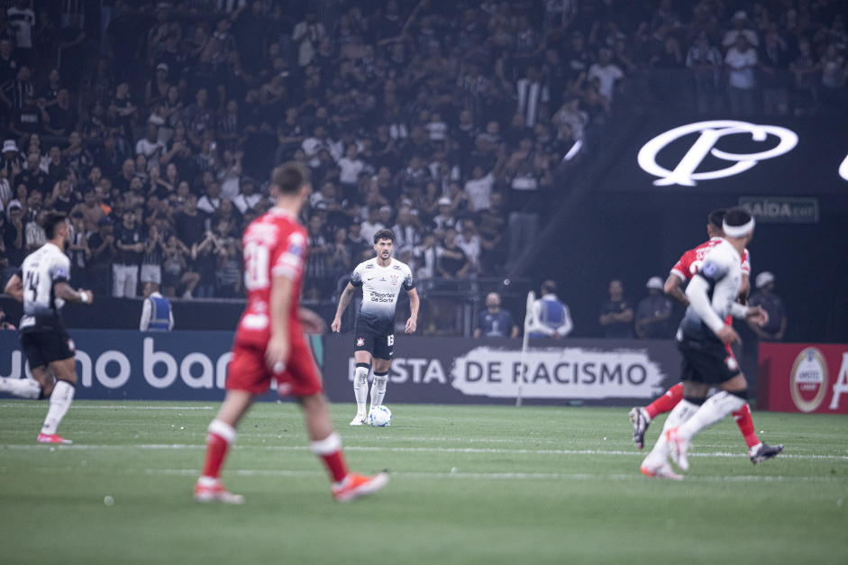 Raniele, Gustavo Henrique e Memphis Depay na estreia da Sul-Americana ...