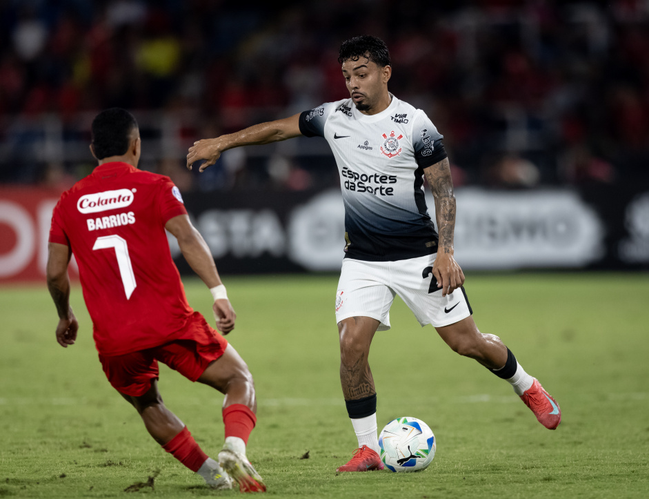 Matheus Bidu em campo durante jogo do Corinthians contra o Am�rica de Cali