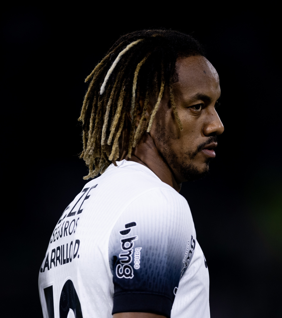 Andr� Carrillo em jogo do Corinthians