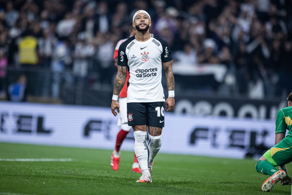 BATEU META! Memphis consegue 25 participações em gol e consegue mais milhões