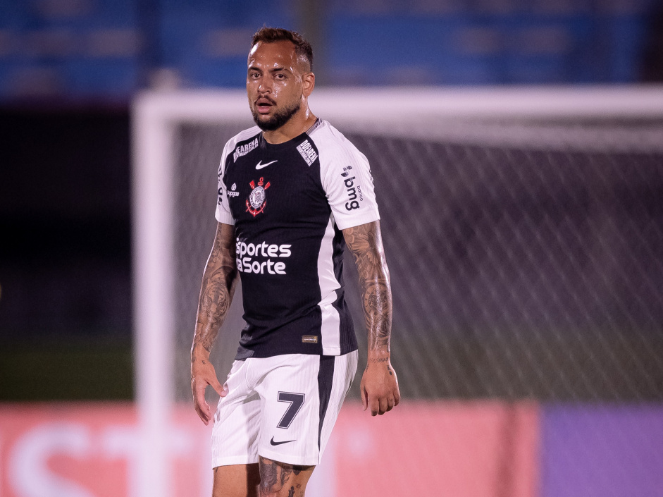 Maycon durante jogo do Corinthians contra o Racing-URU