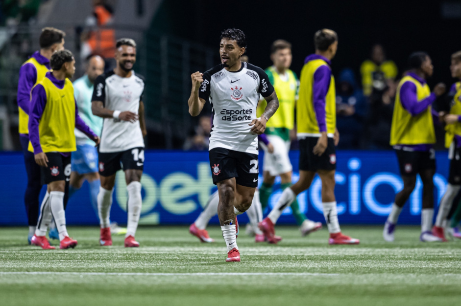 Matheus Bidu comemorando gol durante o D�rbi no Allianz Parque pela Copa do Brasil
