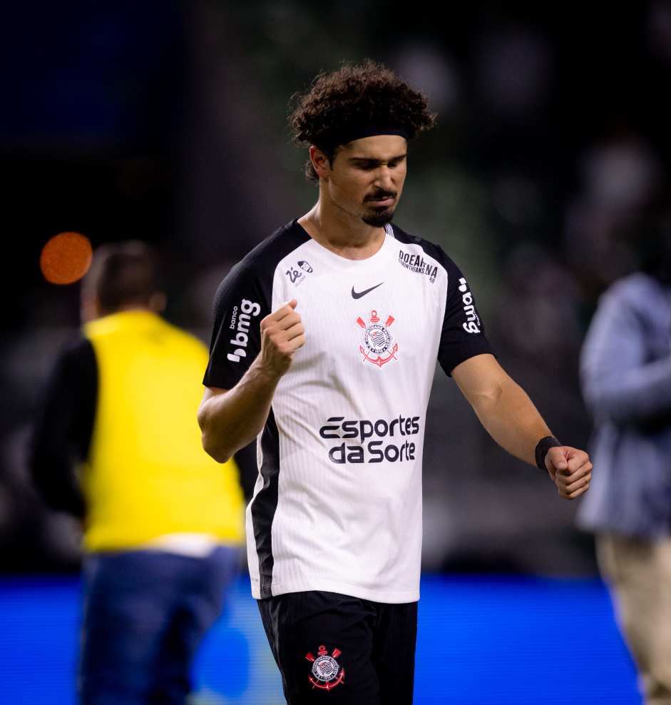 Andr� Ramalho comemorando no D�rbi