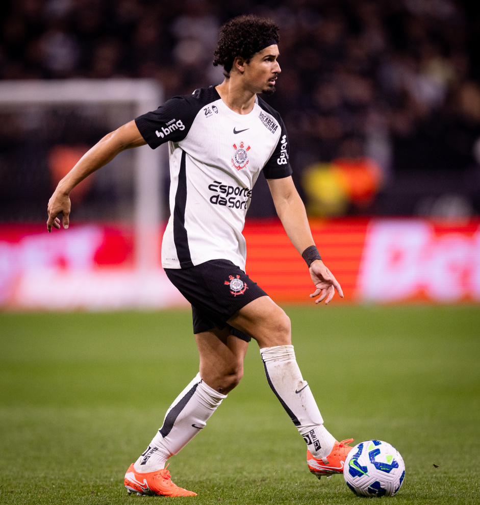 Andr� Ramalho na sa�da de bola do Corinthians