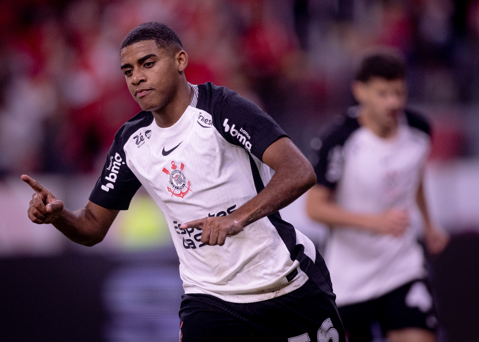 Gui Neg�o comemorando gol diante do Internacional