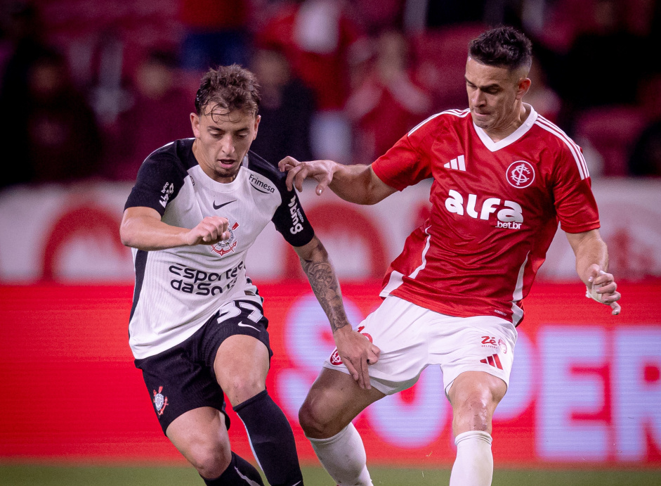 Ryan em a��o diante do Internacional pelo Brasileir�o