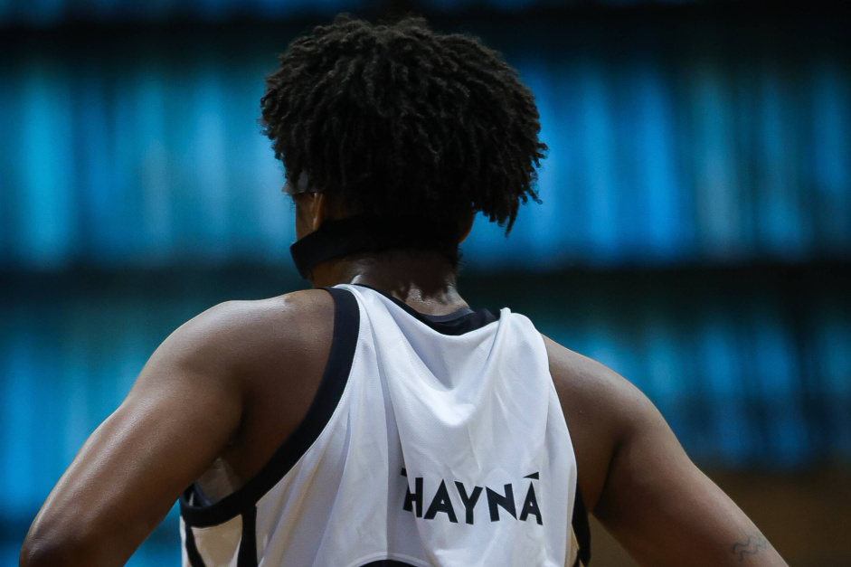 Thayn� Silva durante jogo do Corinthians pelo Paulista de Basquete Feminino