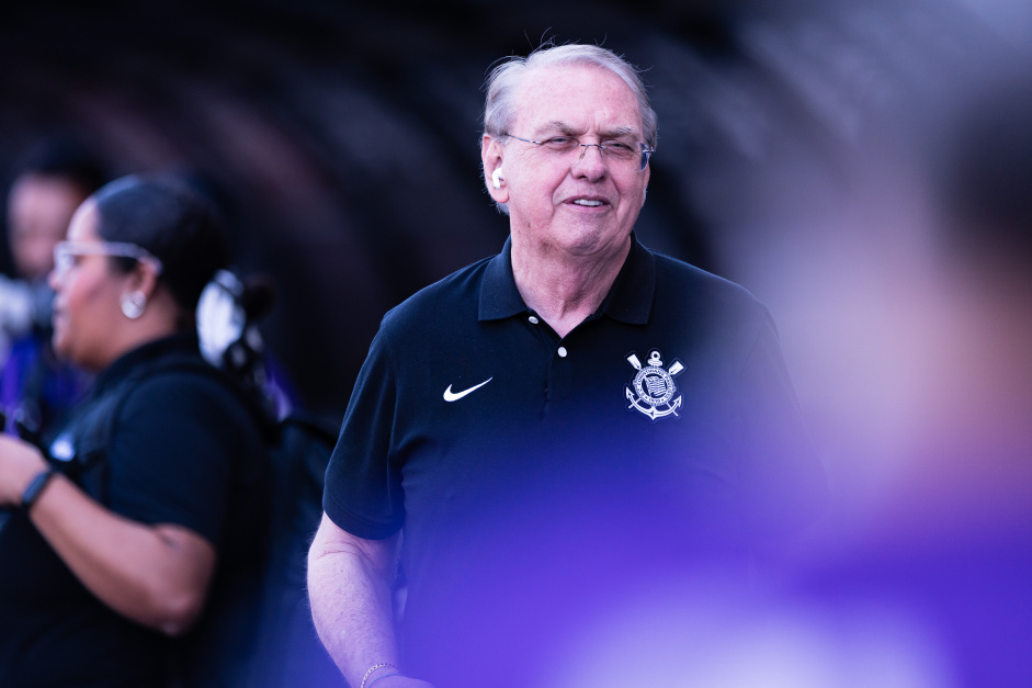 Osmar Stabile antes de jogo do Corinthians no Campeonato Brasileiro