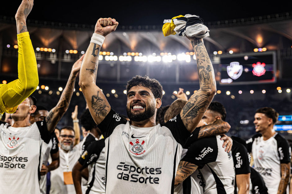 Yuri Alberto comemora t�tulo da Copa do Brasil com a torcida do Corinthians