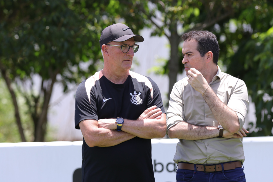 Vai rescindir? Após se reapresentar com grave lesão no joelho, Corinthians tenta resolver situação contratual de Martínez