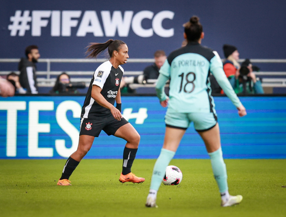 Thais Ferreira em a��o diante do Gotham pela Copa das Campe�s