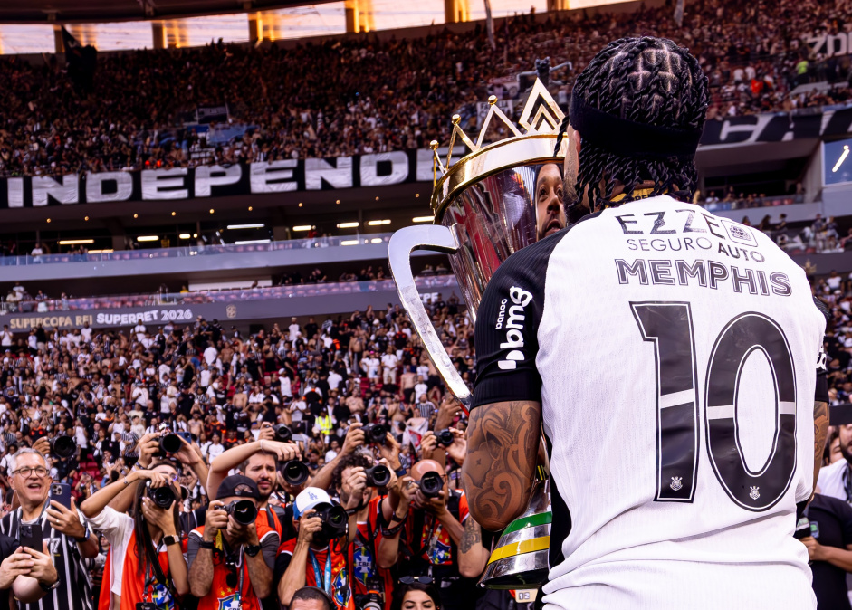Despedida do craque? Memphis Depay entra no último mês de contrato com o Corinthians.