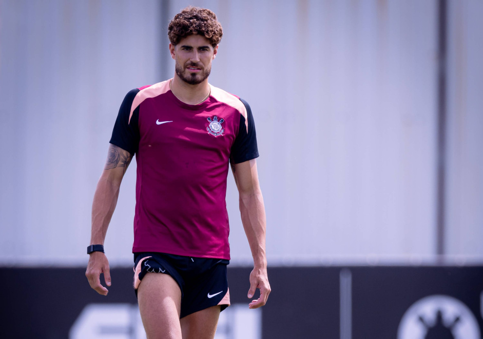 Pedro Raul marca dois gols de letra em treino e pede titularidade